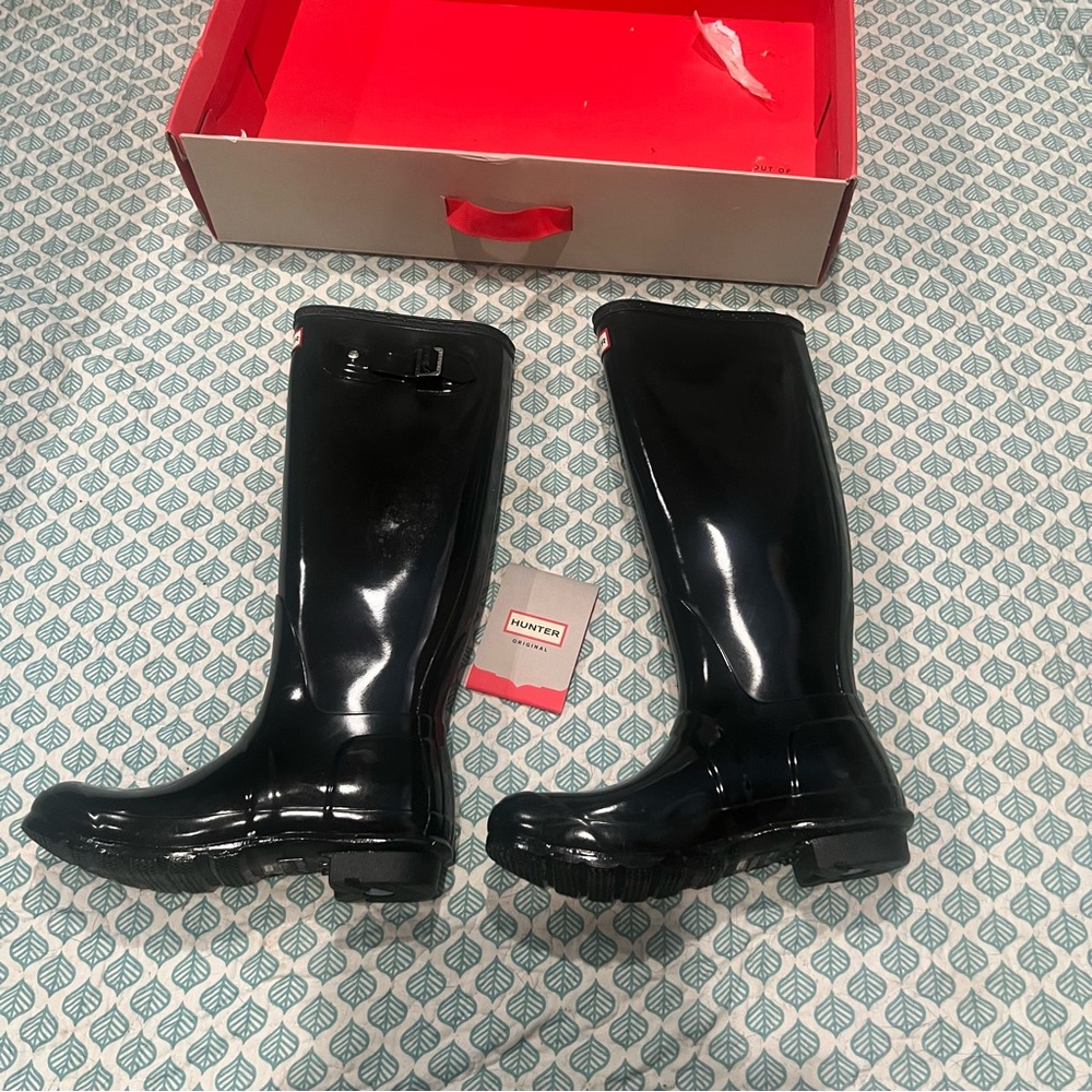 HUNTER Women’s Black Gloss 8 M Rain Boots Outdoor Boots Never Worn Retail $150